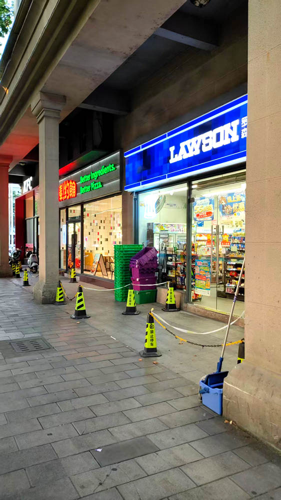 Szene auf der Renmin-Straße in Süd-Songjiang